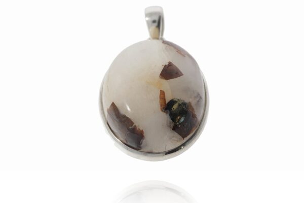 Cryolite pendant - Image 2