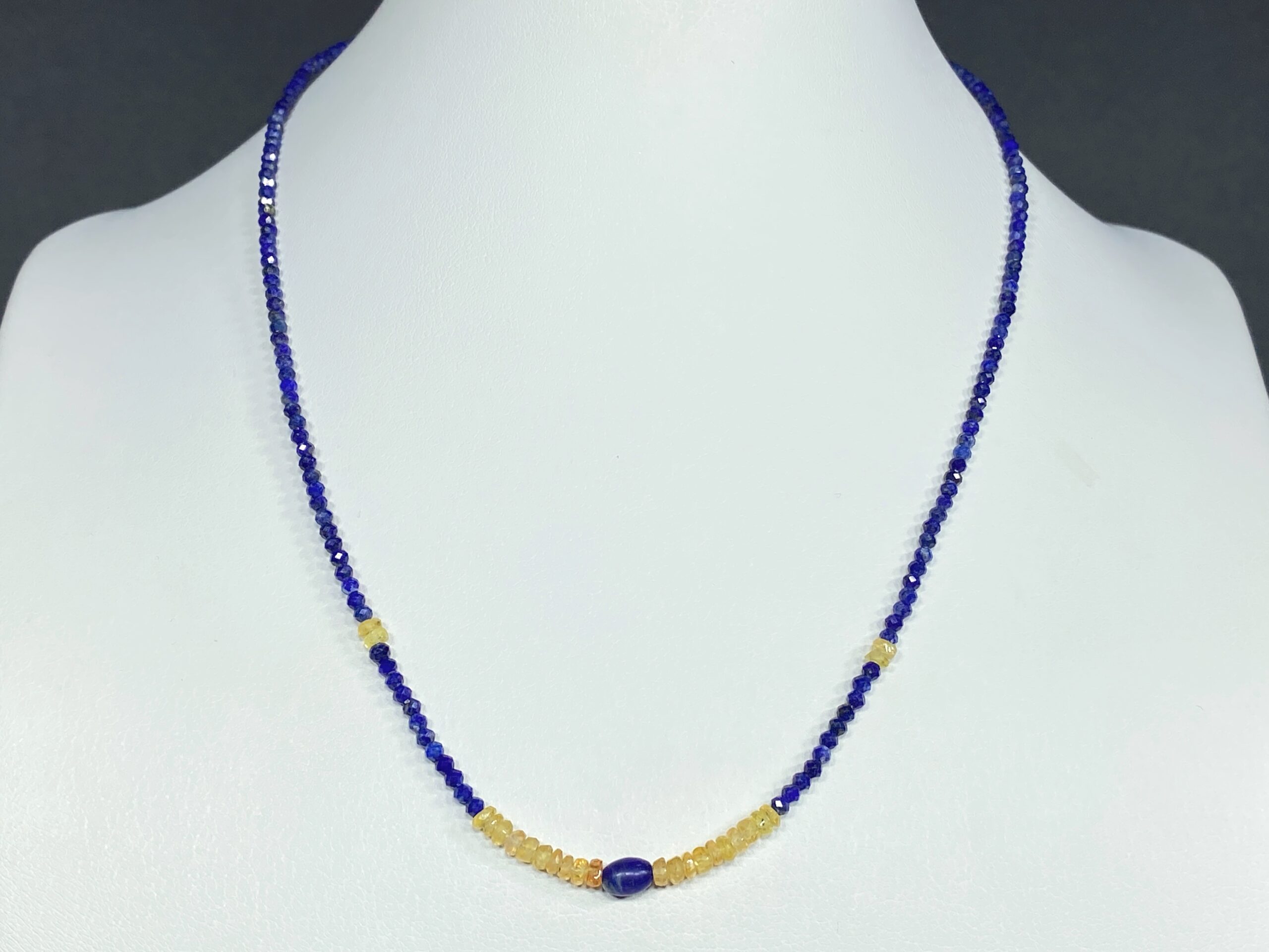 Náhrdelník lapis lazuli a žlutý safír